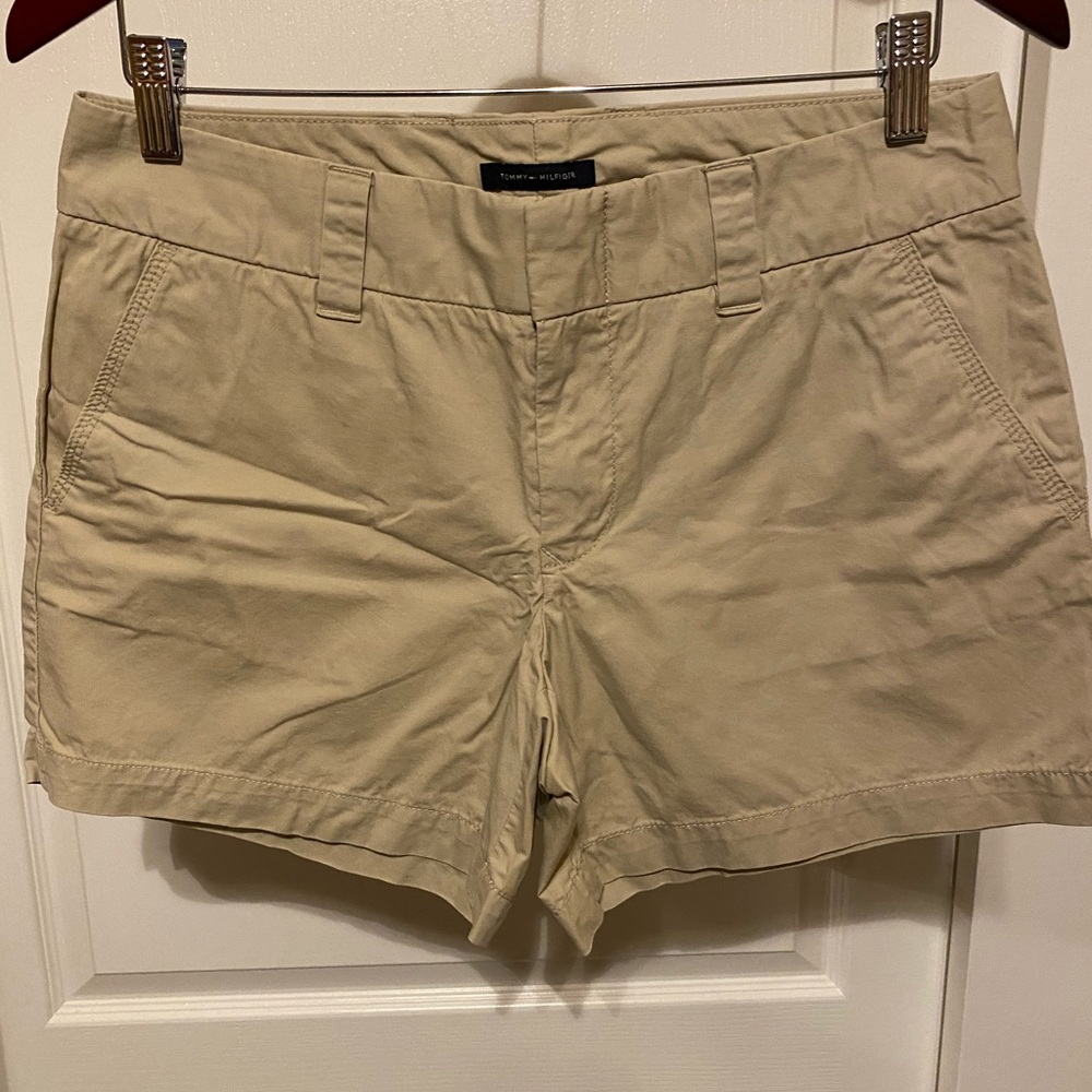 Tommy Hilfiger women’s size 6 khaki shorts